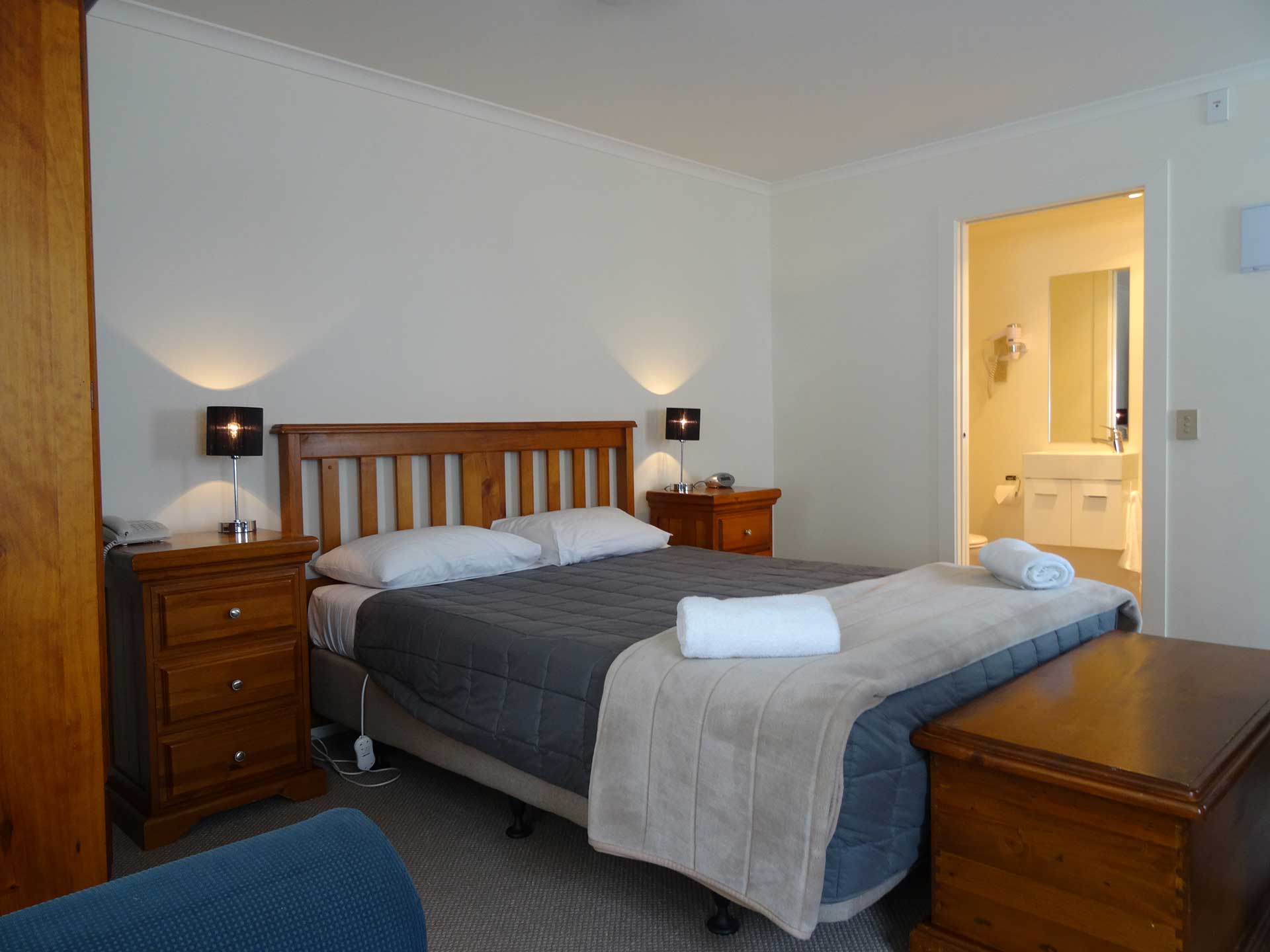 Sahara Deluxe Studio Modern Serviced Apartments, SelfContained Units